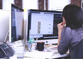 How to Write LinkedIn Posts That Feel Authentic and Professional ?